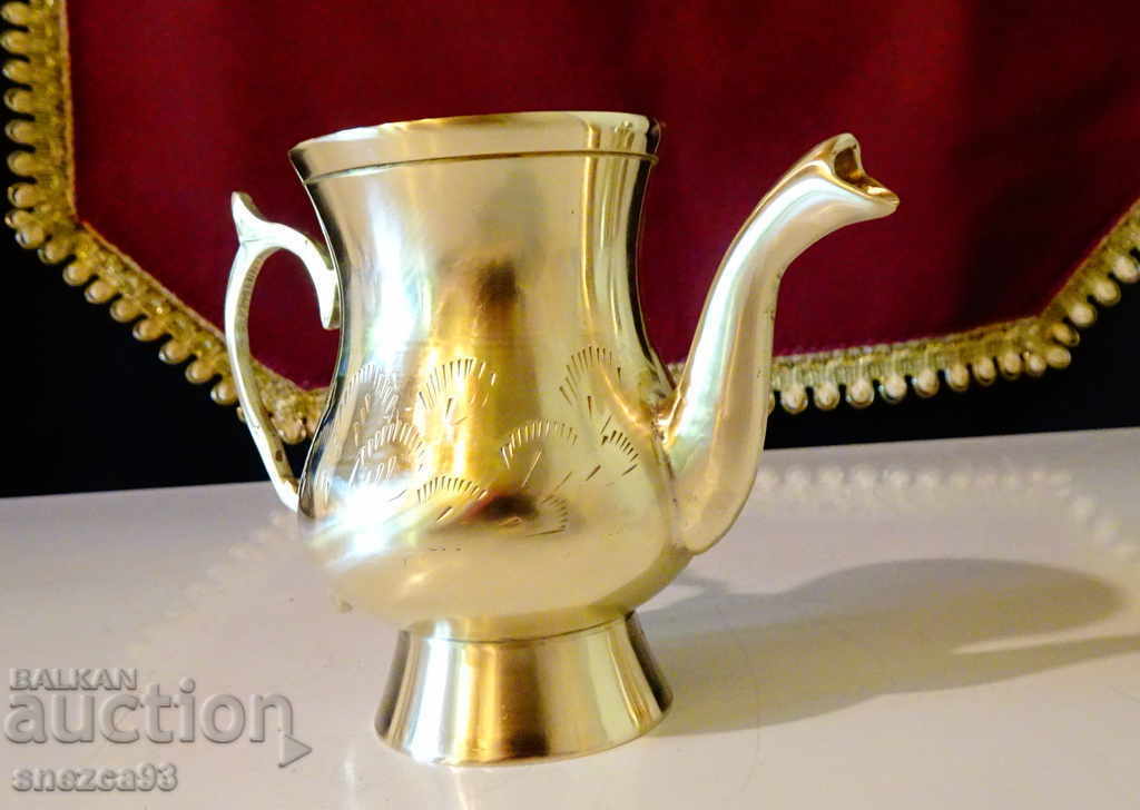 Auction Bronze jug, latiera, engraved. Auction Bronze jug, latiera, engraved.