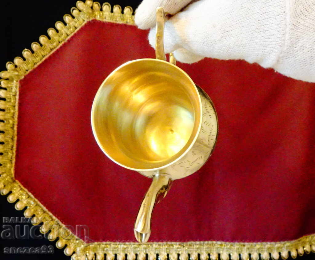 Delivery of Bronze jug, latiera, engraved. Delivery of Bronze jug, latiera, engraved.