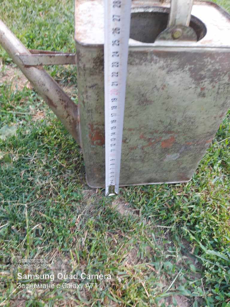 LEAK with price 17.00 BGN | € 8.69 LEAK with price 17.00 BGN | € 8.69