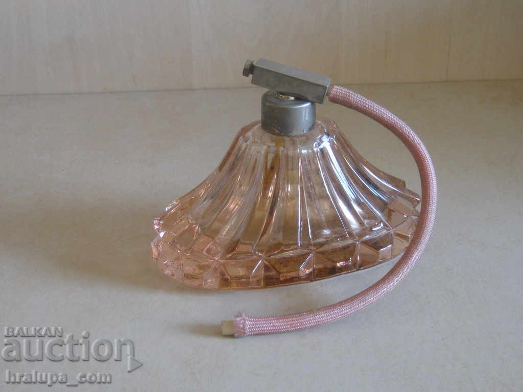 Sticla de parfum Pompadour Austria este veche