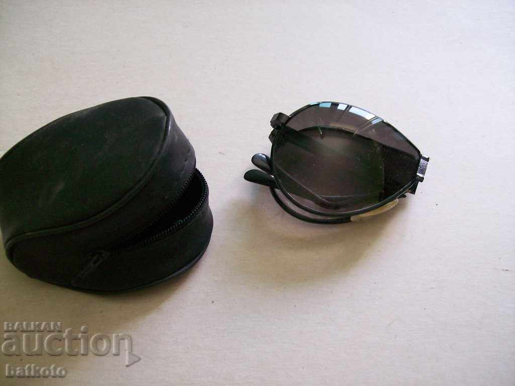 Old folding sunglasses from the soc with price 10.00 BGN | € 5.11 Old folding sunglasses from the soc with price 10.00 BGN | € 5.11