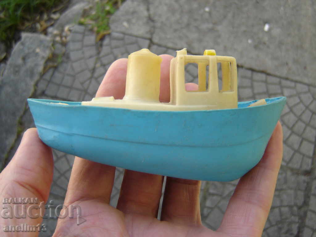 Auction OLD CHILDREN'S TOY BOAT Auction OLD CHILDREN'S TOY BOAT