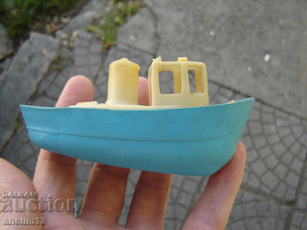 OLD CHILDREN'S TOY BOAT - 5 OLD CHILDREN'S TOY BOAT - 5