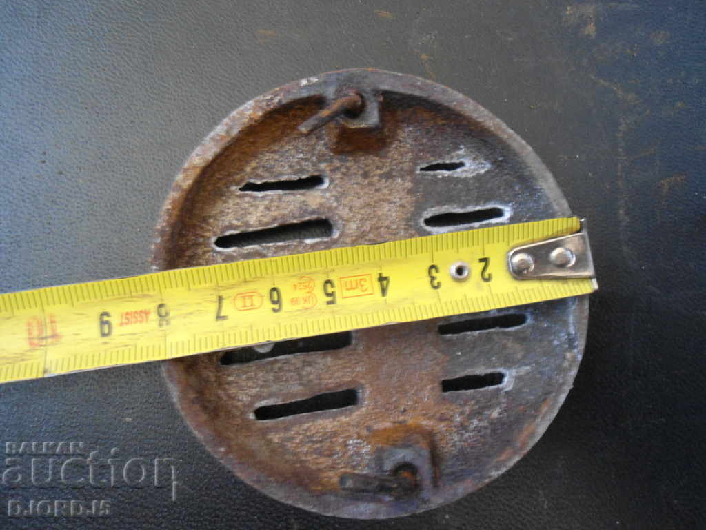 Licitație Aplicare de la o sobă veche de combustibil solid Licitație Aplicare de la o sobă veche de combustibil solid