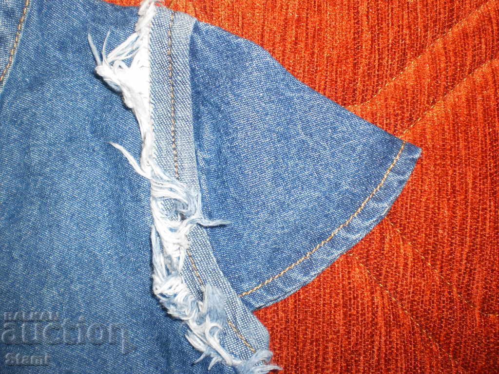 Delivery of Children's suit with 3/4 pants and ombre denim blouse for 2-3 years Delivery of Children's suit with 3/4 pants and ombre denim blouse for 2-3 years