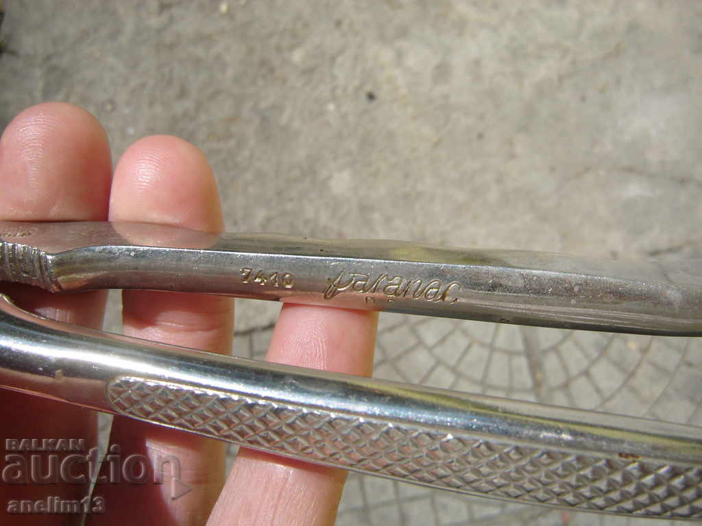 Auction OLD WALK CRUSHER WITH PARANAC SOLINGEN OPENER Auction OLD WALK CRUSHER WITH PARANAC SOLINGEN OPENER