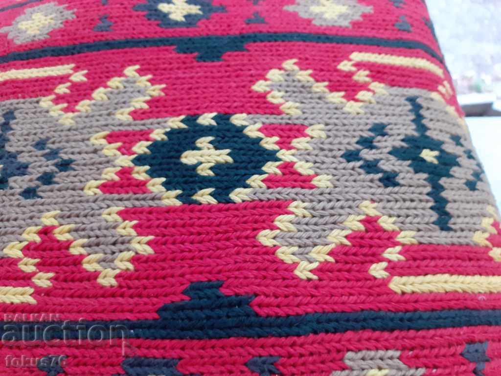 Μεγάλο παλιό χειροποίητο μάλλινο μαξιλάρι με τιμή 90.00 BGN | € 46.02