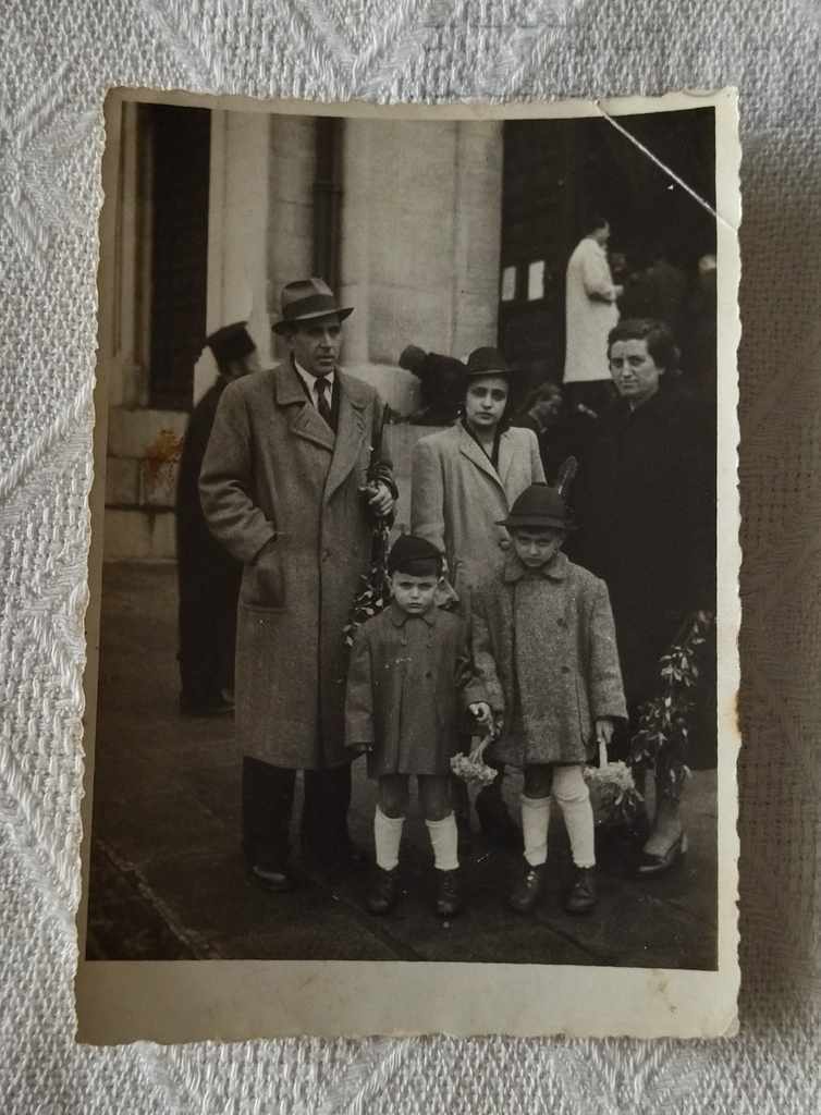 VRABNITSA SOFIA PRIEST POP FOTO 1948 cu preț 3.00 BGN | € 1.53