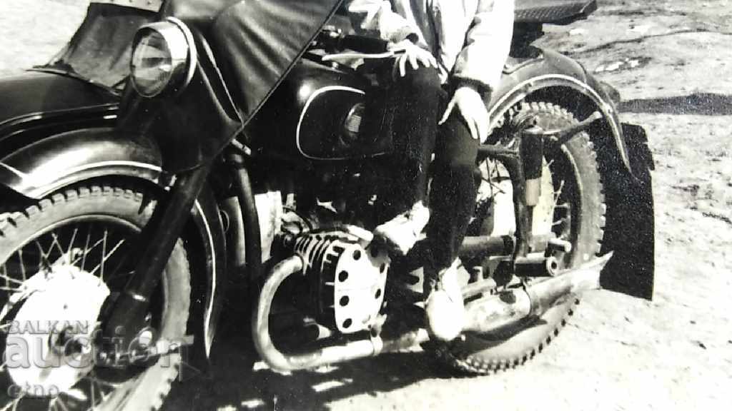 Livrarea FOTOGRAFIE VECHE - 1968, MOTOR, BSA, TRIUMPH, INDIAN, Ariel, Plovdiv