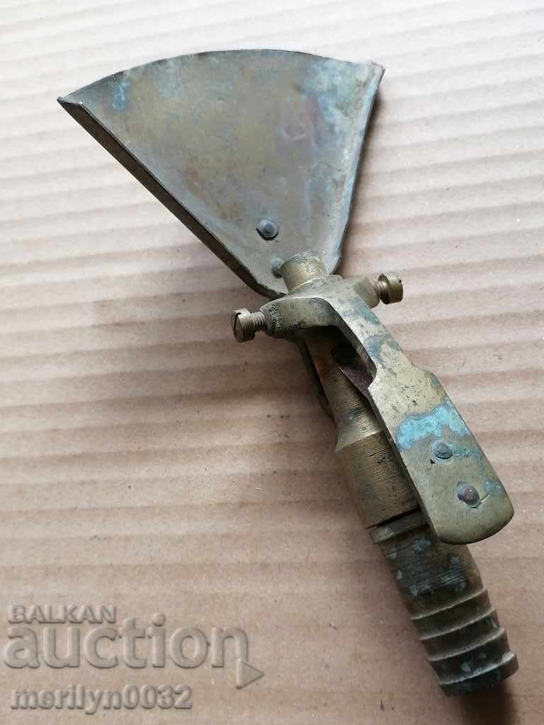 Auction Brass nozzle sprinkler on an old watering system Auction Brass nozzle sprinkler on an old watering system