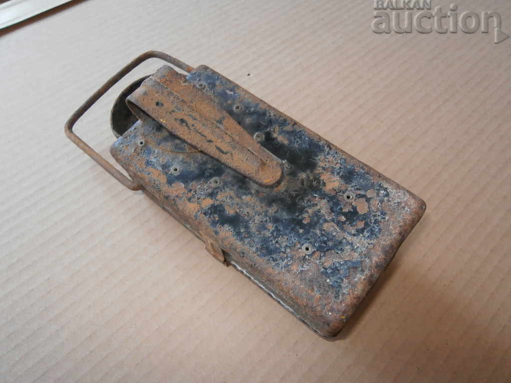 Delivery of antique lantern WW2 WWII signal ELBA made in RUMANIA Delivery of antique lantern WW2 WWII signal ELBA made in RUMANIA