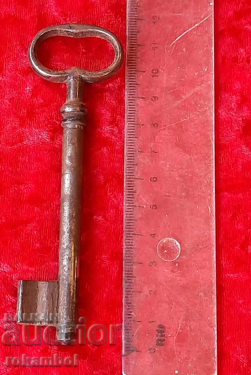 Antique key with price 30.00 BGN | € 15.34 Antique key with price 30.00 BGN | € 15.34