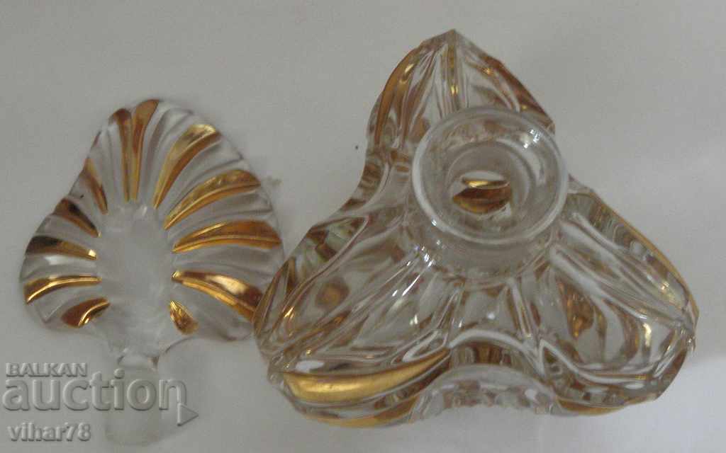 Μπουκάλι αρώματος με επιχρύσωση με τιμή 59.99 BGN | € 30.67 Μπουκάλι αρώματος με επιχρύσωση με τιμή 59.99 BGN | € 30.67