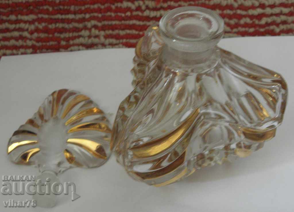 Δημοπρασία Μπουκάλι αρώματος με επιχρύσωση Δημοπρασία Μπουκάλι αρώματος με επιχρύσωση