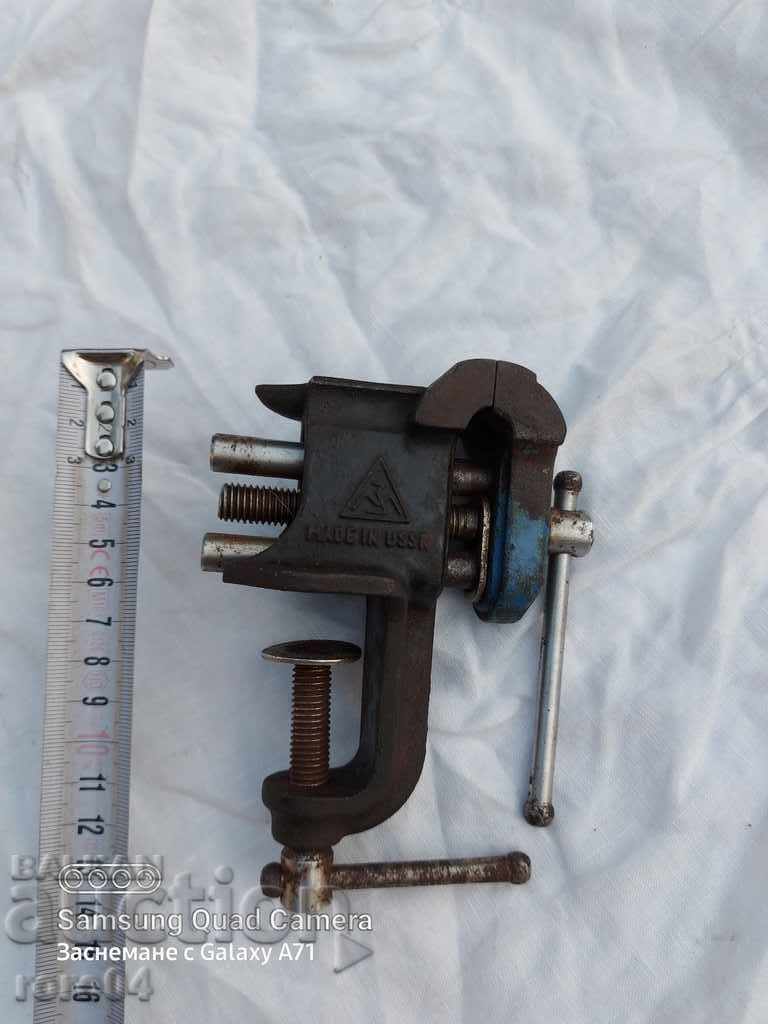 МЕНГЕМЕ - СТАРО - МАСИВНО - РУСКО - ДЕЙСТВАЩО