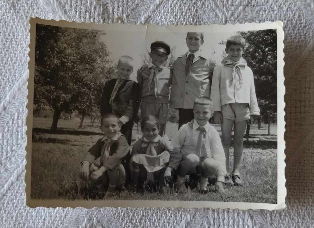 SMILING CHILDREN FRIENDS FIRST CLASS PHOTO 1960