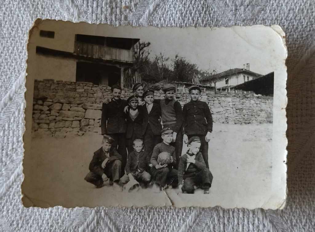 S. CHUKANI / ELENA STUDENTI COPII BALĂ FOTO 1946