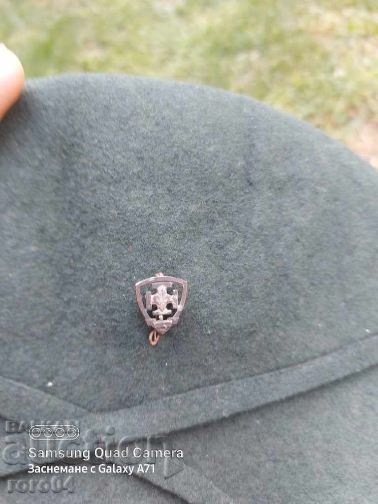 Delivery of TOURIST HAT WITH SCOUT BADGE Delivery of TOURIST HAT WITH SCOUT BADGE