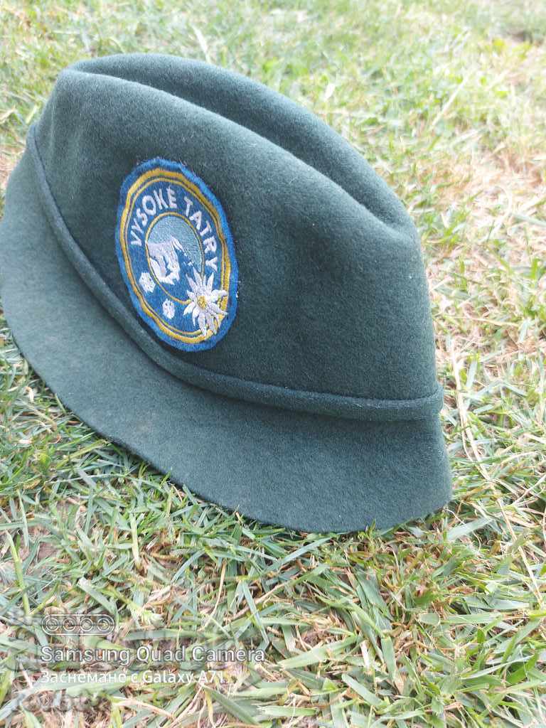 TOURIST HAT WITH SCOUT BADGE