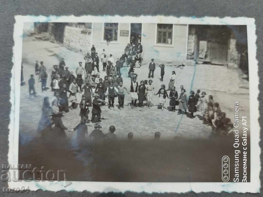 Δημοπρασία ΧΟΡΟΣ - ΠΑΙΔΙΑ - ΒΙΟΛΙΑ - ΞΥΛΙΝΟ ΣΑΛΟΝ Δημοπρασία ΧΟΡΟΣ - ΠΑΙΔΙΑ - ΒΙΟΛΙΑ - ΞΥΛΙΝΟ ΣΑΛΟΝ