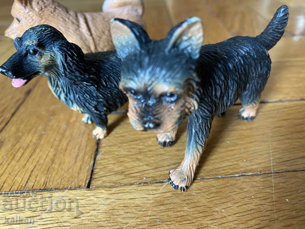 Auction Collection of three dogs Auction Collection of three dogs