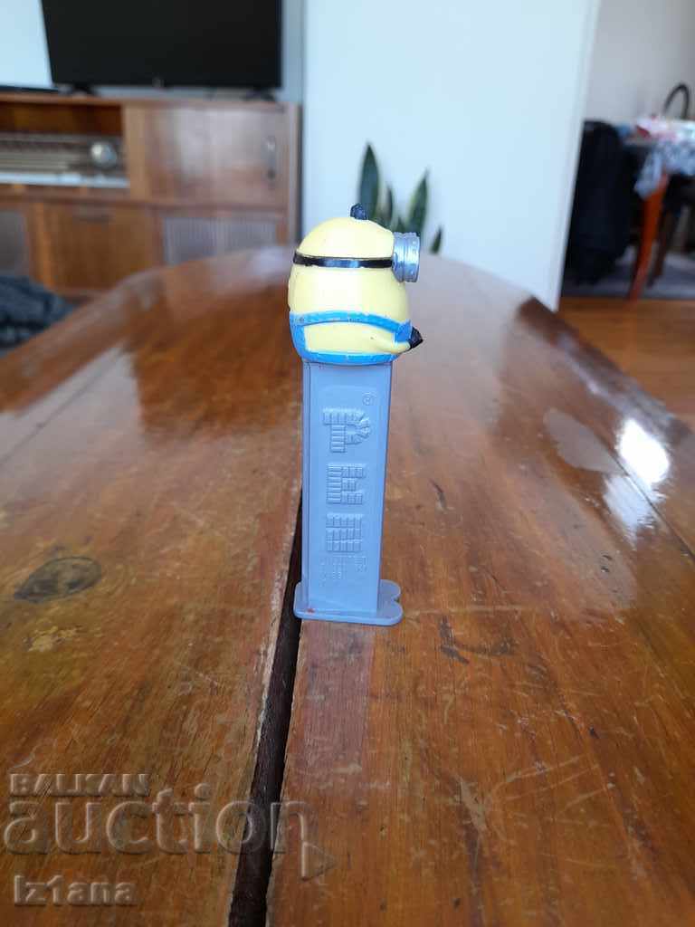 O cutie de bomboane PEZ cu preț 4.00 BGN | € 2.05 O cutie de bomboane PEZ cu preț 4.00 BGN | € 2.05