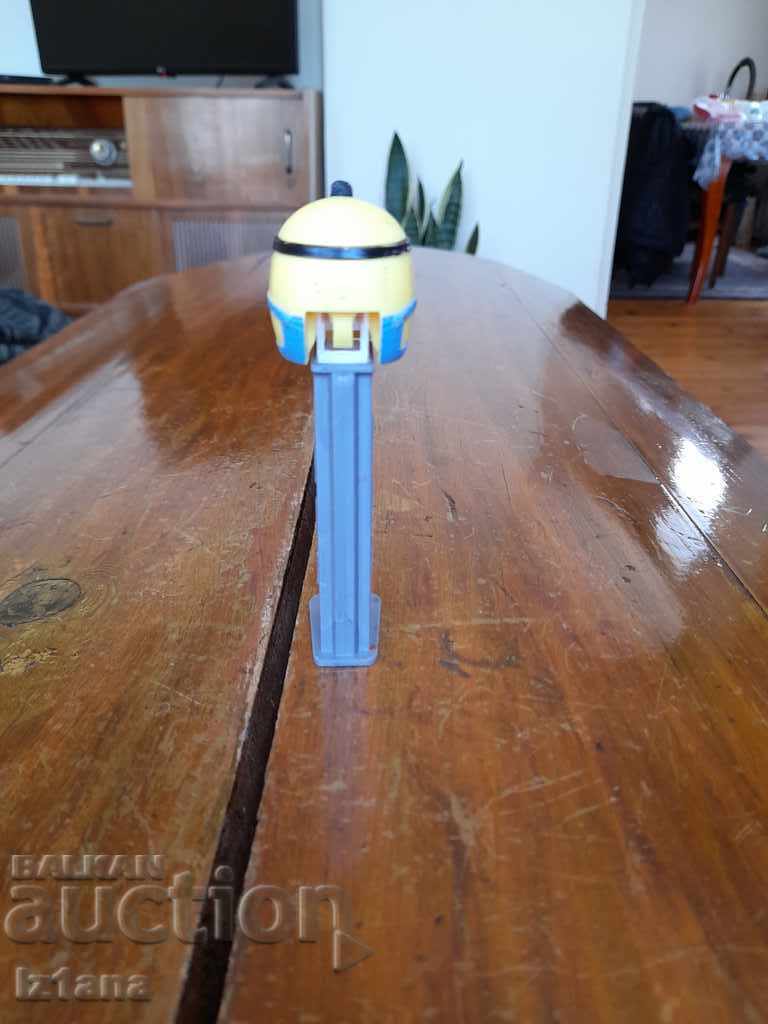 Licitație O cutie de bomboane PEZ Licitație O cutie de bomboane PEZ