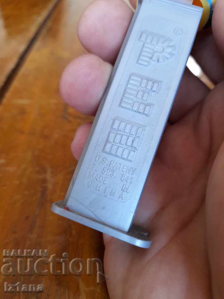 O cutie de bomboane PEZ - 6 O cutie de bomboane PEZ - 6