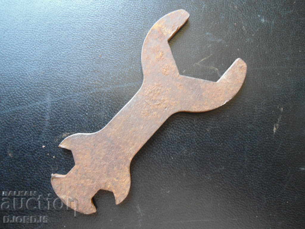Old specialized key with price 4.00 BGN | € 2.05 Old specialized key with price 4.00 BGN | € 2.05