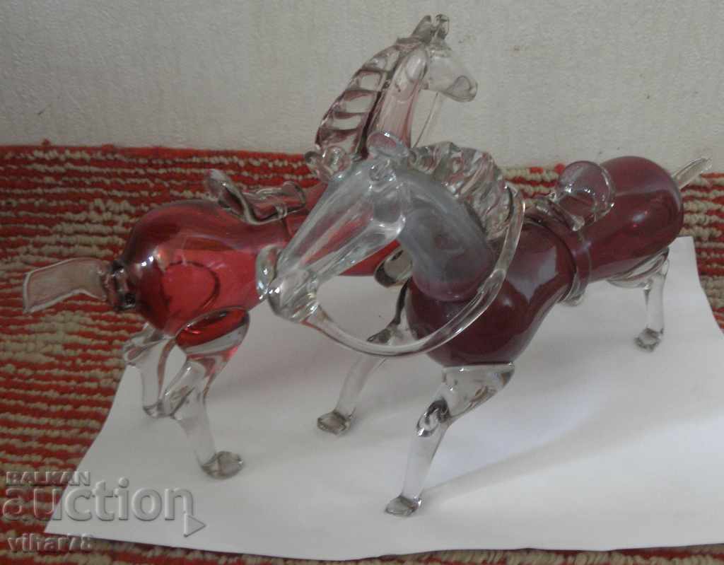Delivery of TWO GLASS FIGURES OF HORSES Delivery of TWO GLASS FIGURES OF HORSES