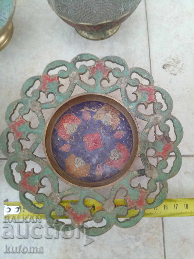 Delivery of Old Indian bronze fruit bowls bought