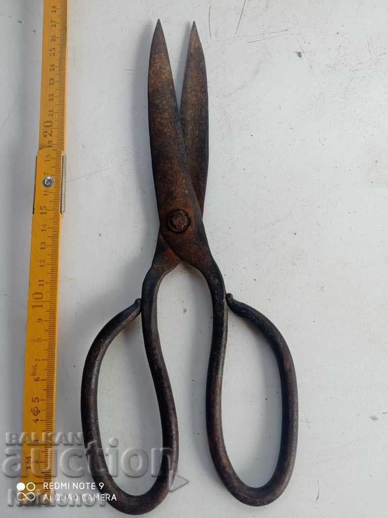 Old scissors with price 30.00 BGN | € 15.34 Old scissors with price 30.00 BGN | € 15.34