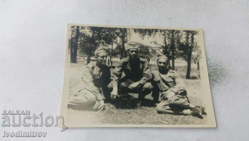 Foto Trei soldați