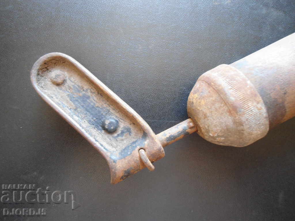 Auction  Old taclamite, Liquid grease