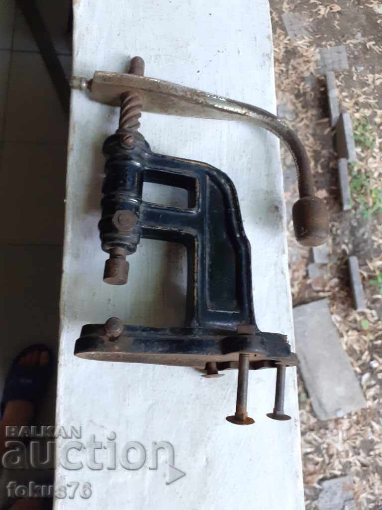 Un colecționar unic găsește vechiul dispozitiv german din secolele XVIII - XIX cu preț 490.00 BGN | € 250.53