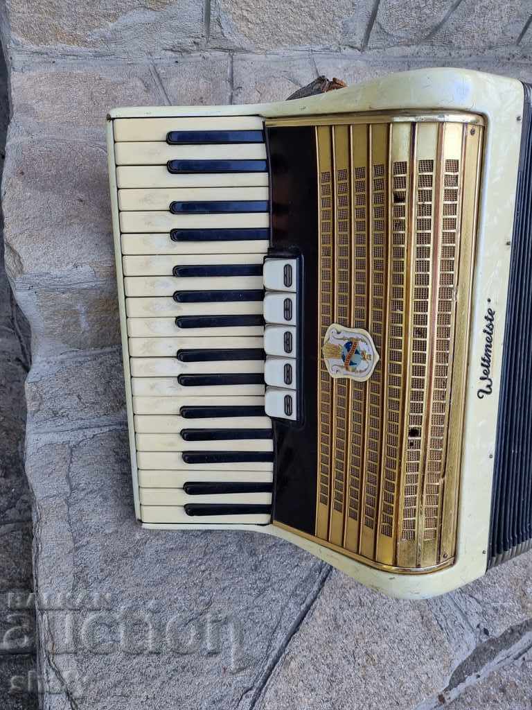 Acordeon cu preț 85.00 BGN | € 43.46 Acordeon cu preț 85.00 BGN | € 43.46