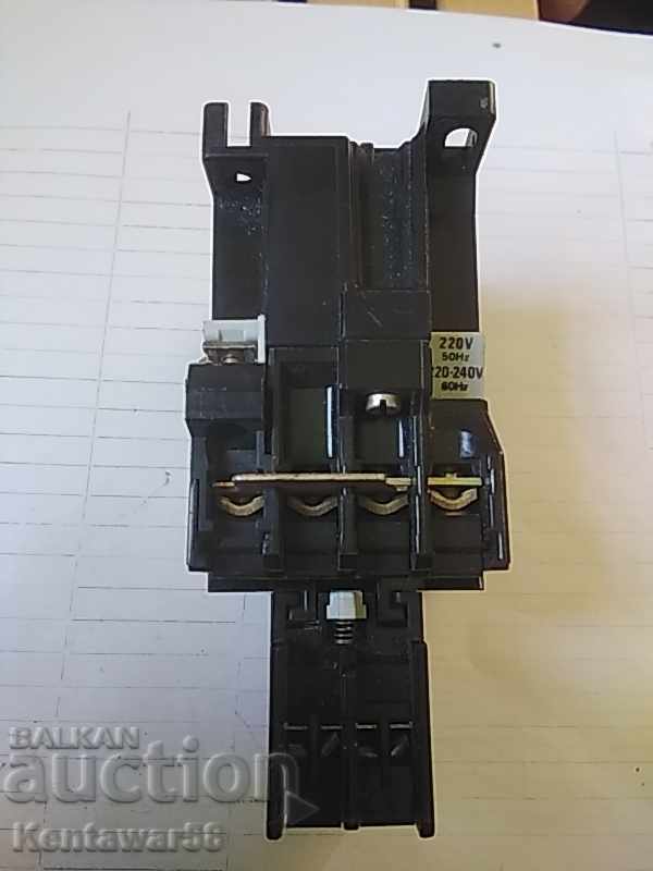 Доставка на Четириполюсен контактор Telemecanique 600V 25A - нов Доставка на Четириполюсен контактор Telemecanique 600V 25A - нов