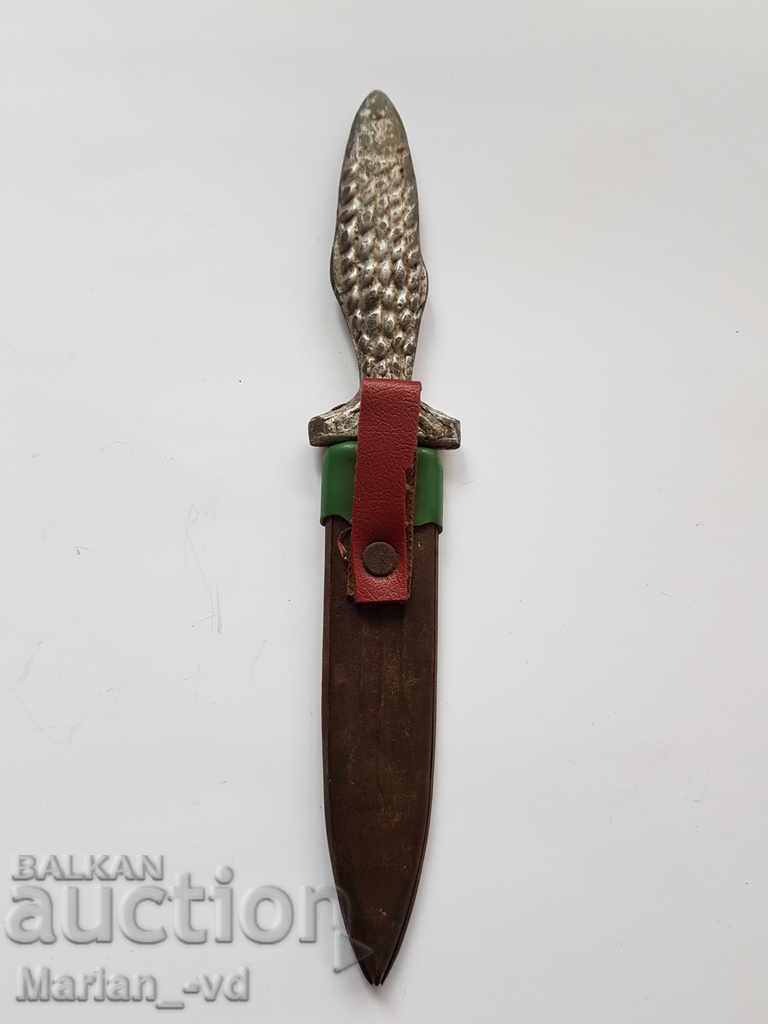 Old bachelor pebble with metal kettle with price 25.00 BGN | € 12.78 Old bachelor pebble with metal kettle with price 25.00 BGN | € 12.78