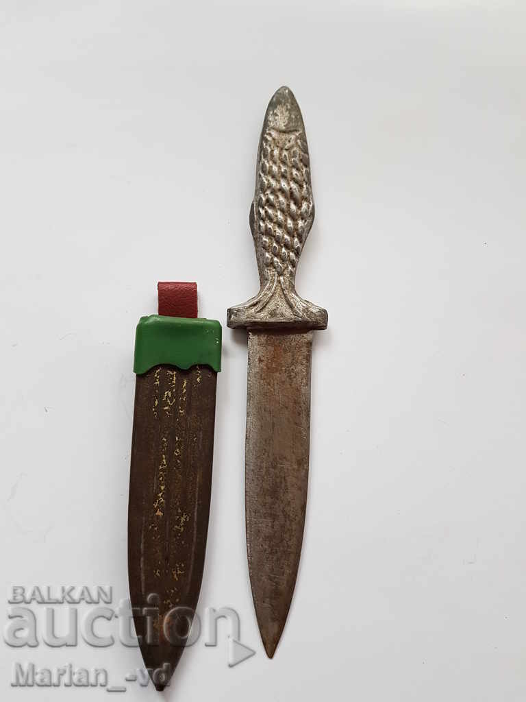 Auction Old bachelor pebble with metal kettle Auction Old bachelor pebble with metal kettle