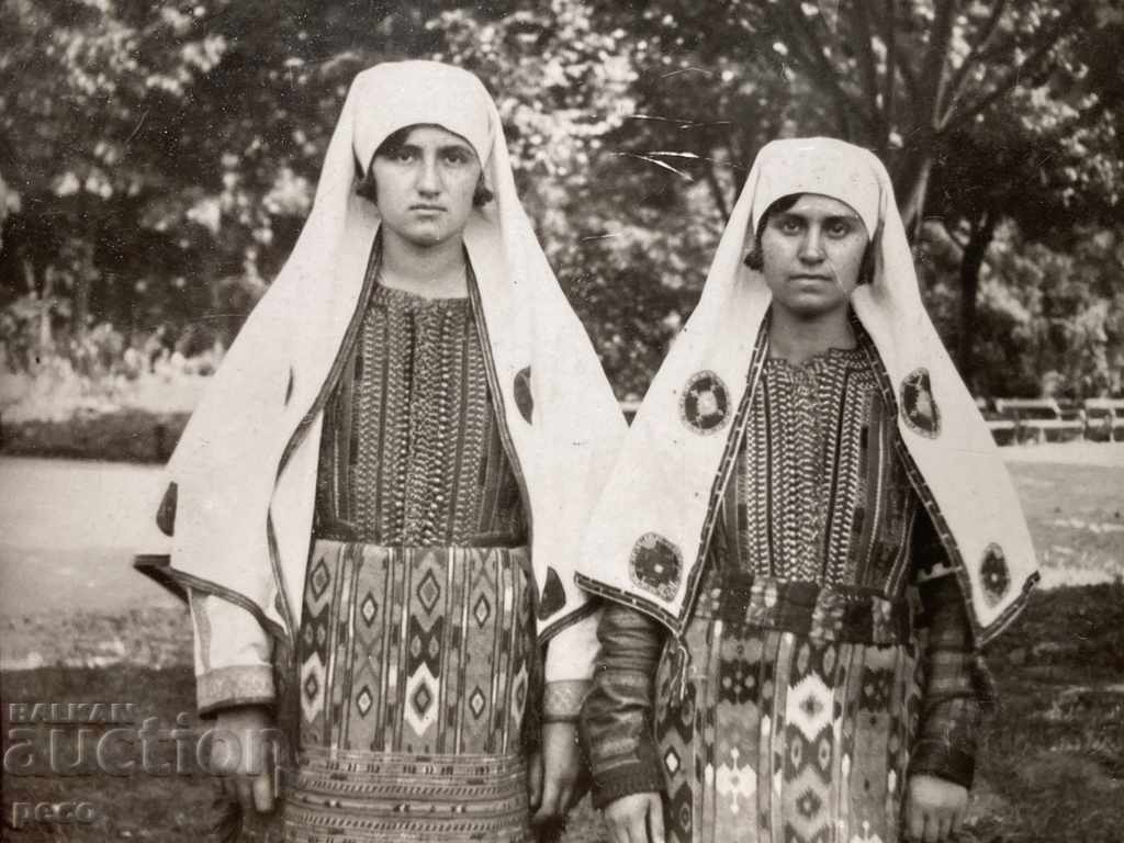 Auction Girls in Debar costumes Sofia Borisova Garden 1930 Auction Girls in Debar costumes Sofia Borisova Garden 1930