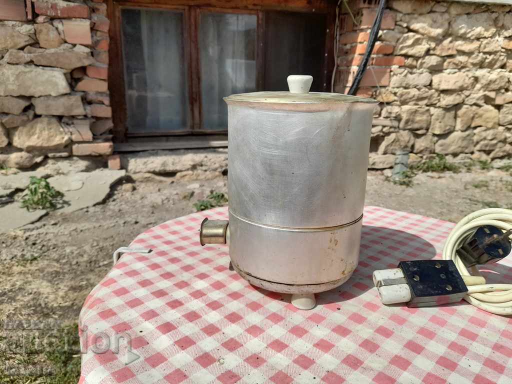 Old aluminum electric kettle with price 60.00 BGN | € 30.68 Old aluminum electric kettle with price 60.00 BGN | € 30.68
