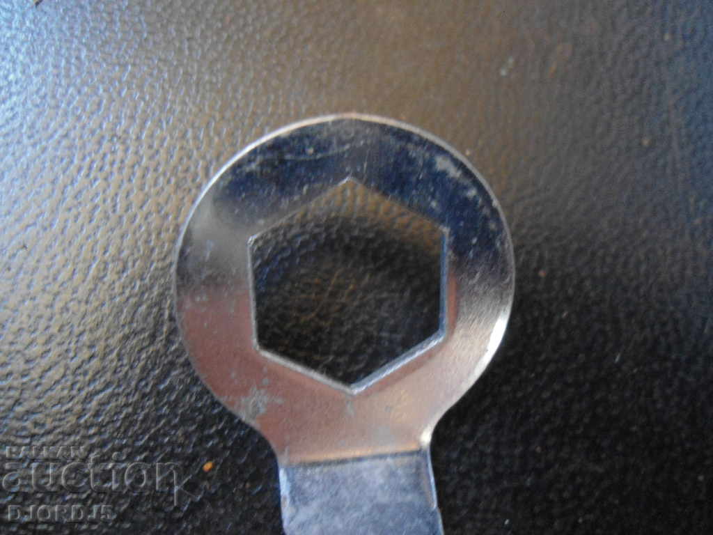 Auction  Old key, markings