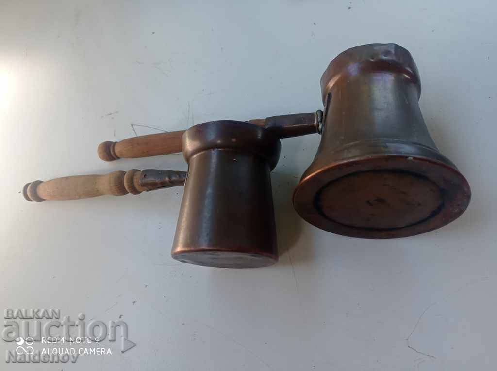 Auction  Lot of old pots of copper pots