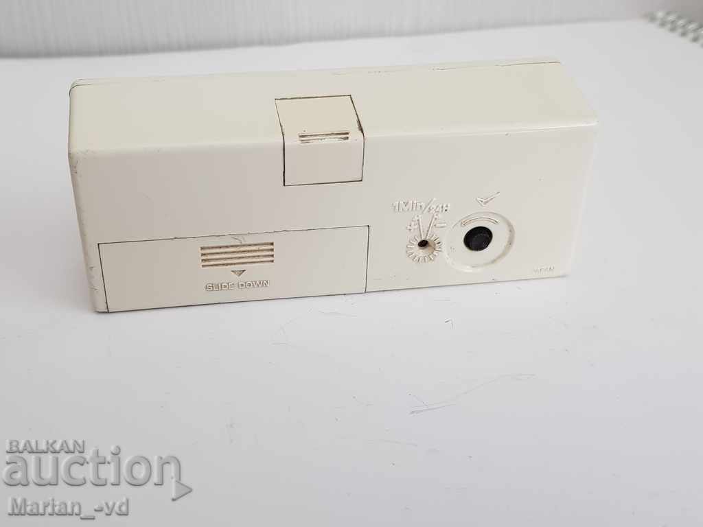 Auction Desktop Japanese mini quartz alarm clock Timex Auction Desktop Japanese mini quartz alarm clock Timex