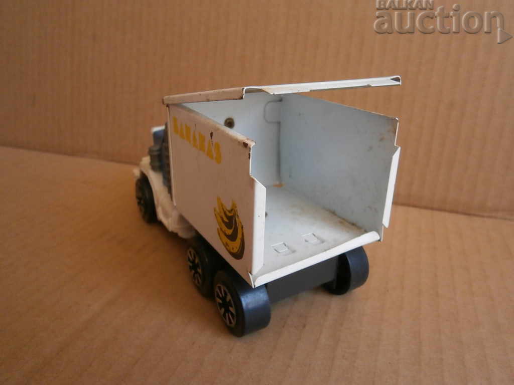 Licitație Micul camion, camion din epoca socialistă Licitație Micul camion, camion din epoca socialistă