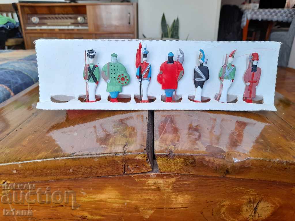 Old soldier figurines, souvenir with price 50.00 BGN | € 25.56 Old soldier figurines, souvenir with price 50.00 BGN | € 25.56