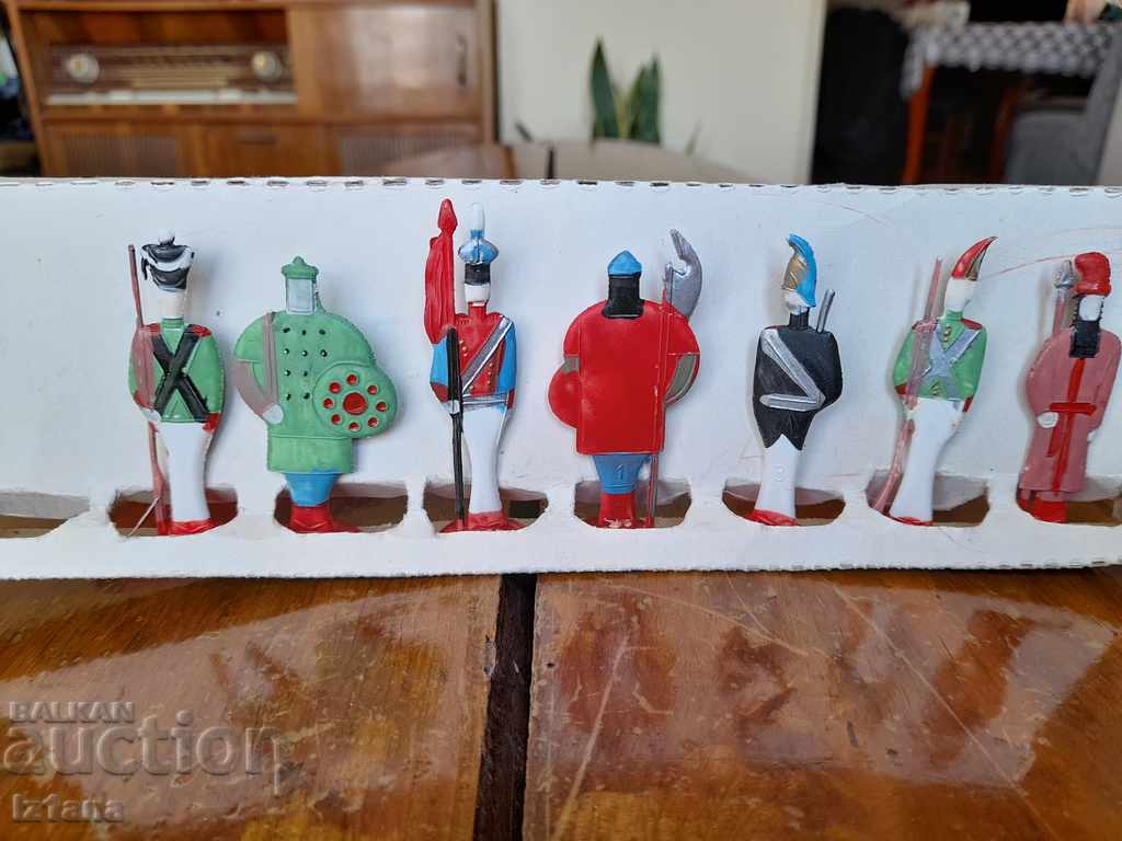 Auction Old soldier figurines, souvenir Auction Old soldier figurines, souvenir