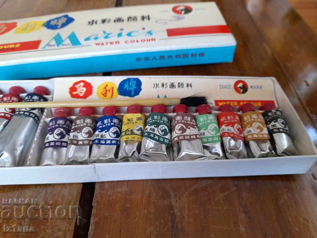 Delivery of Old watercolors, Maries crayons