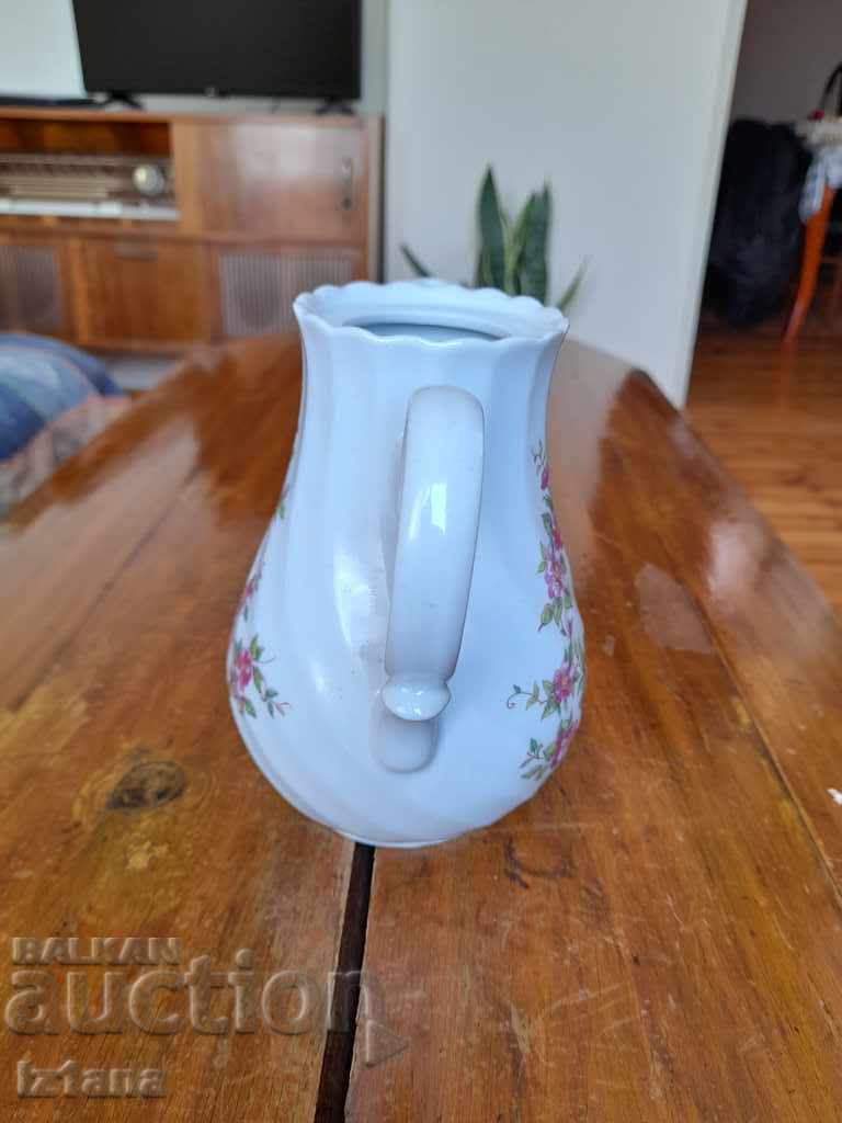 Παράδοση Παλιά κανάτα από πορσελάνη, κανάτα