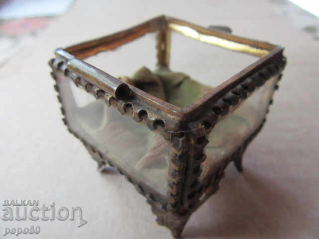 ANTIQUE BEAUTIFUL JEWELRY BOX - WITHOUT CAP - before 1944